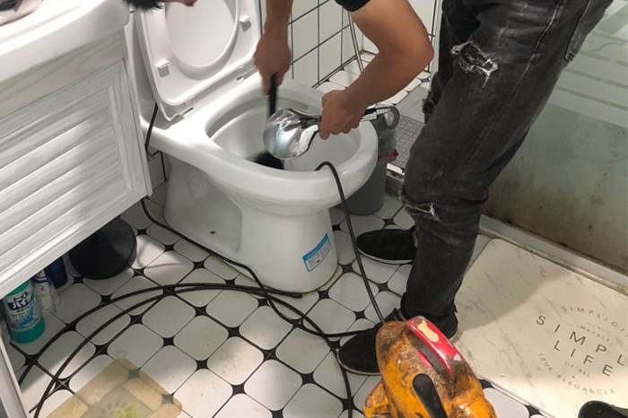 榆林马桶堵塞自己疏通还是找师傅？专业上门服务让你省时更省心